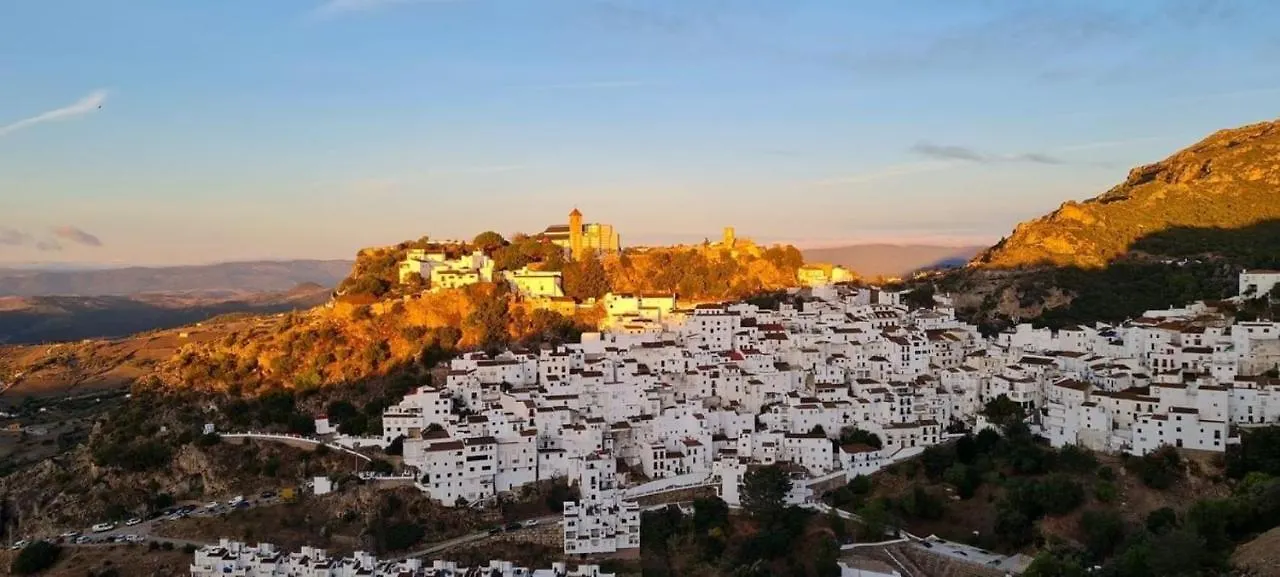 Casa Casares: Stylish Retreat with Pool and Terraces Guest House 0*, Casares