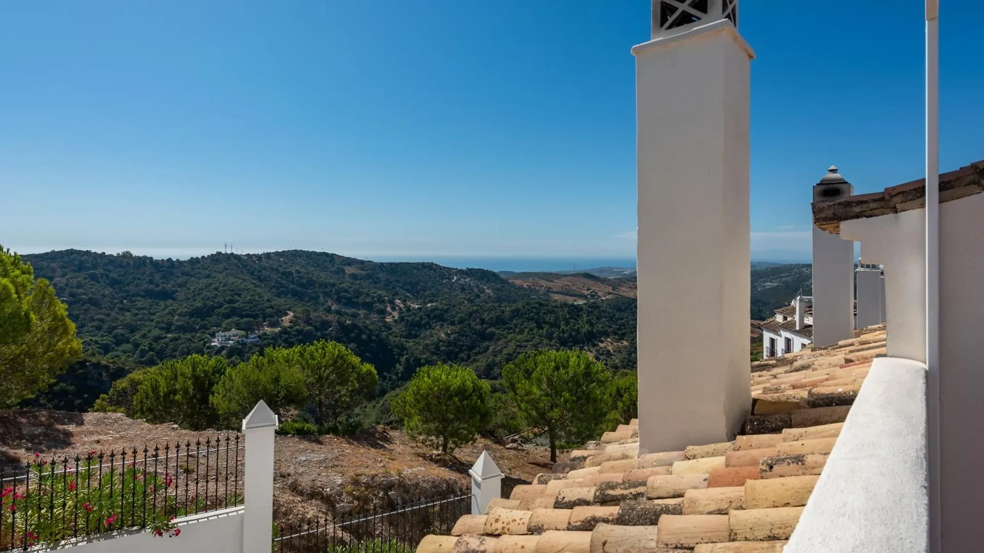 Casa Casares: Stylish Retreat with Pool and Terraces Guest House