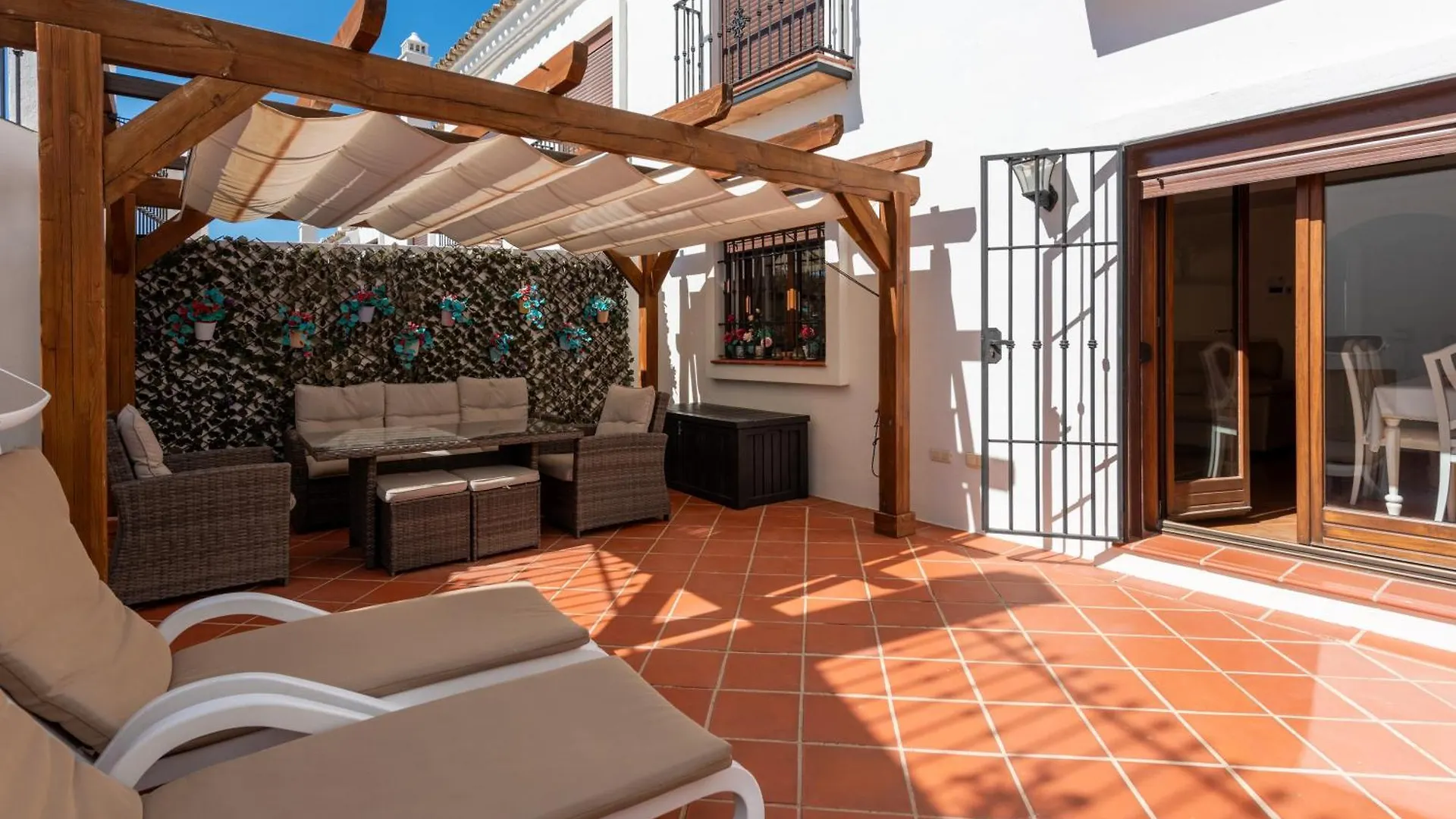 Casa Casares: Stylish Retreat with Pool and Terraces Guest House Casares